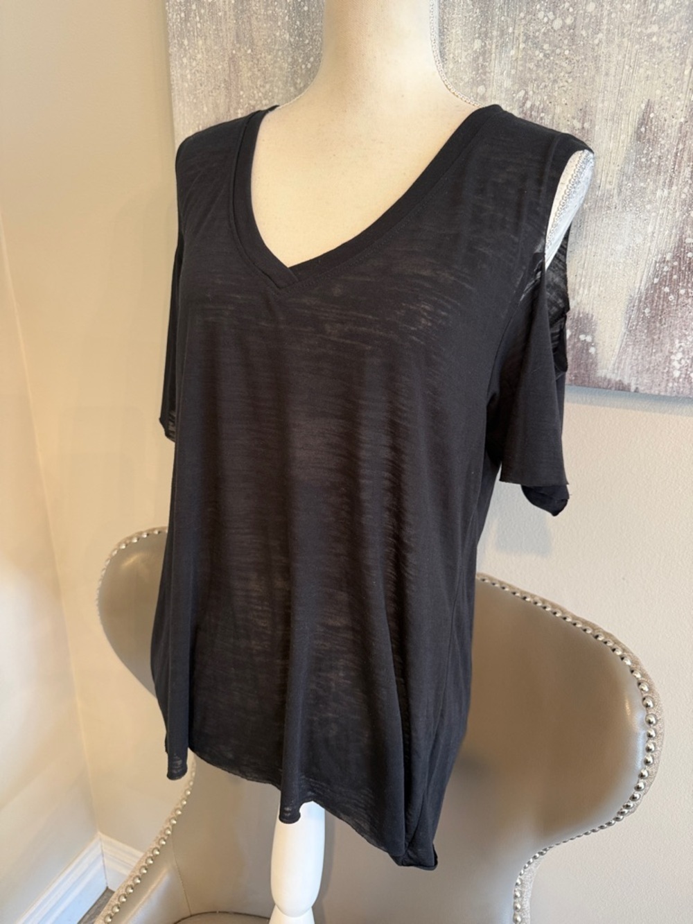 Black Cold-Shoulder V-Neck Women's Short Sleeve Top size large